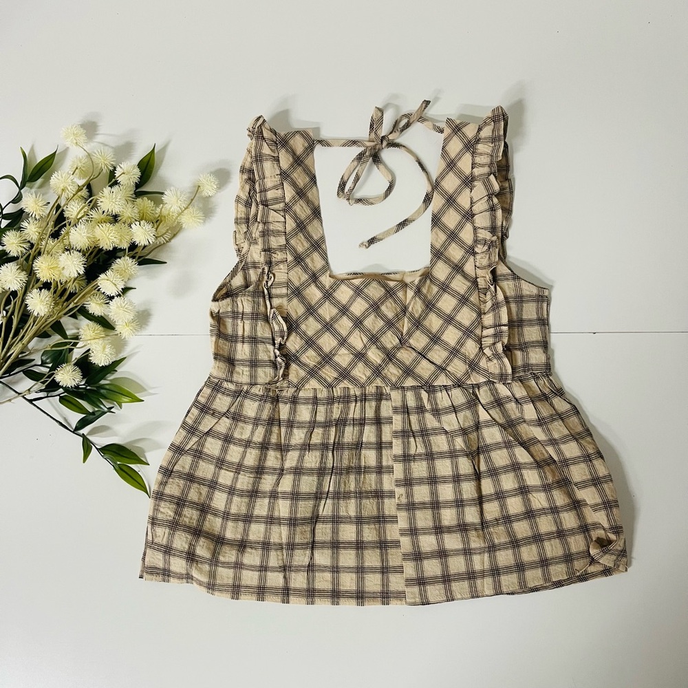 Plaid Ruffle detail top💕 - Picture 3 of 3